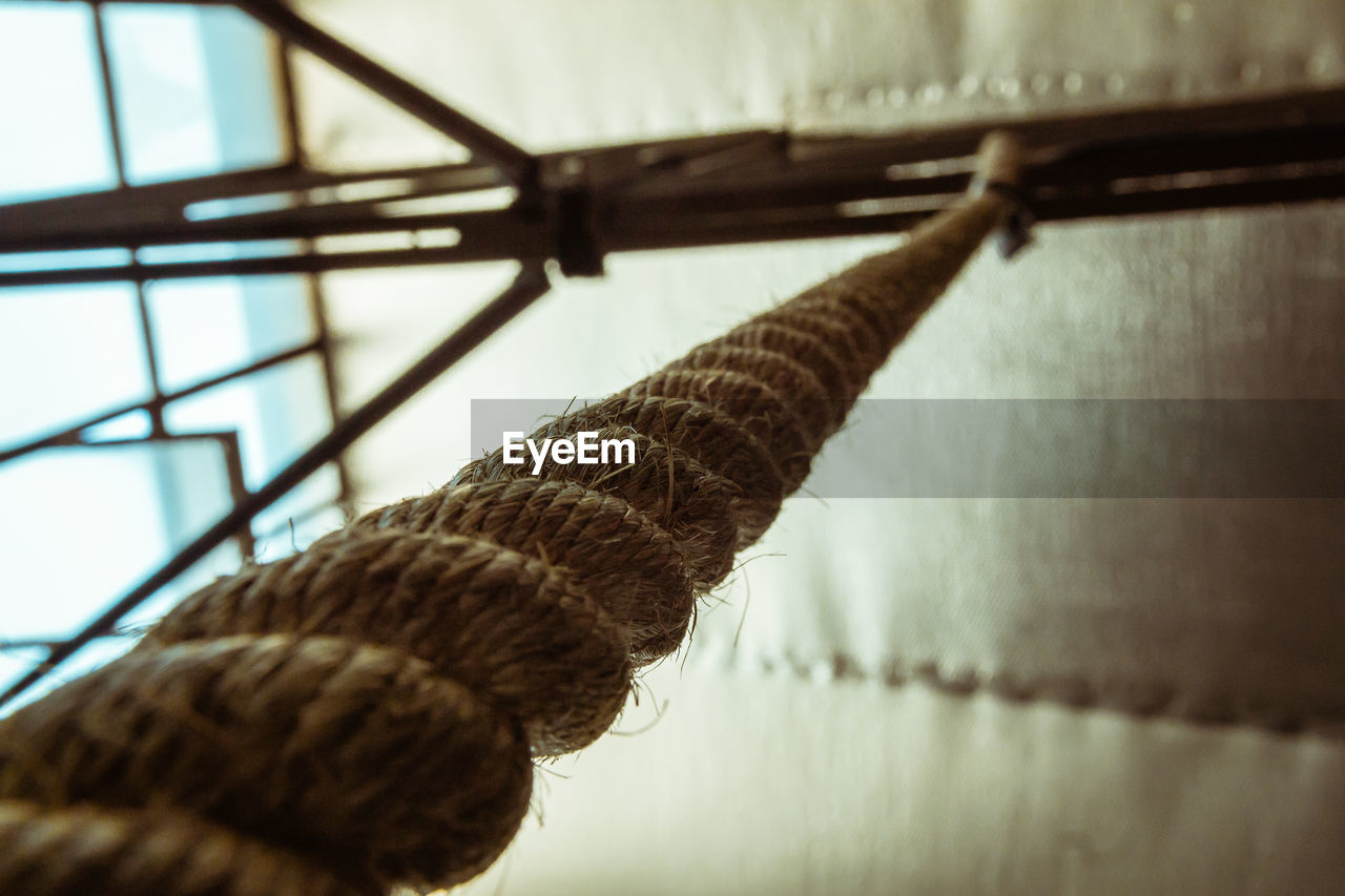 CLOSE-UP OF ROPE TIED UP ON METAL WALL