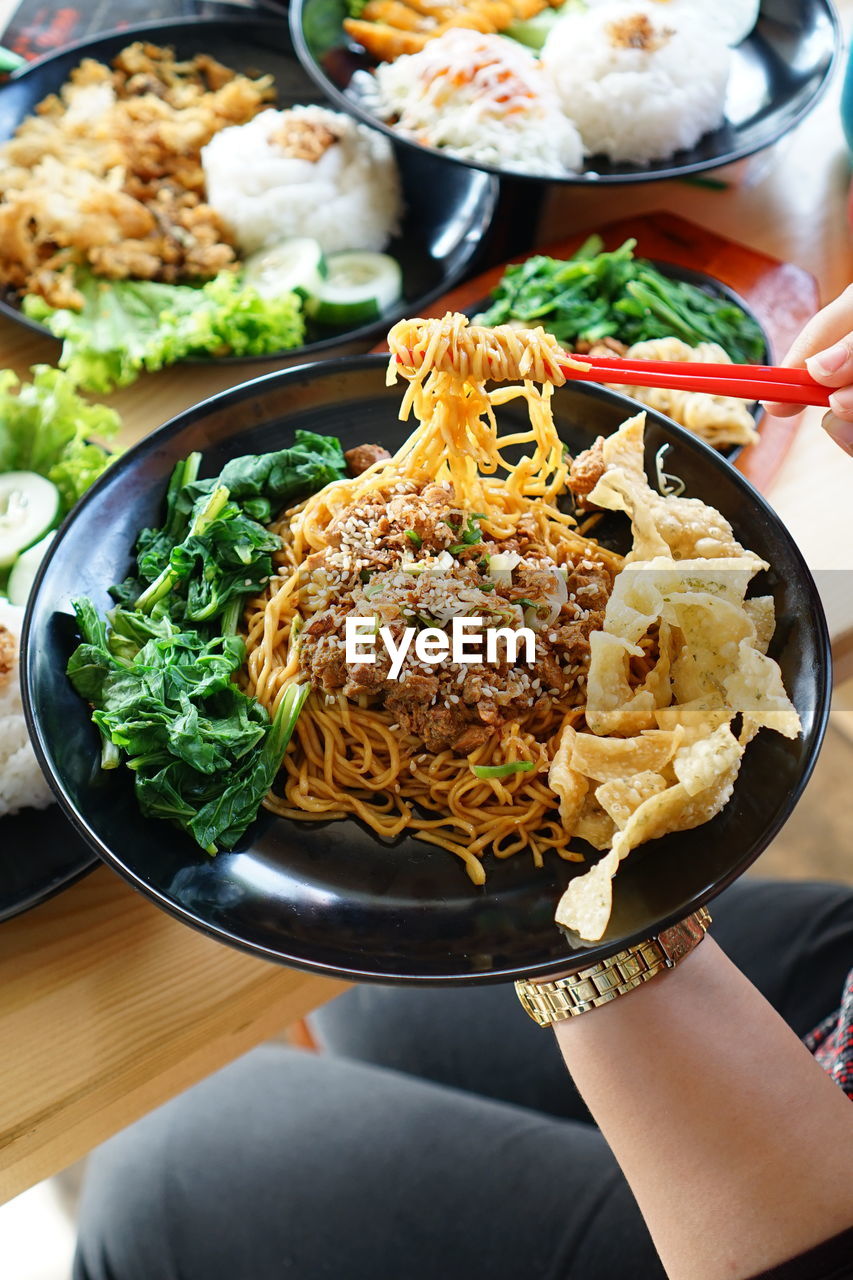 Fried noodles sesame