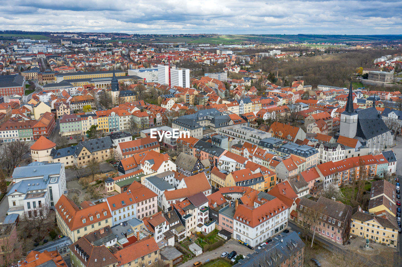 HIGH ANGLE VIEW OF BUILDINGS IN CITY