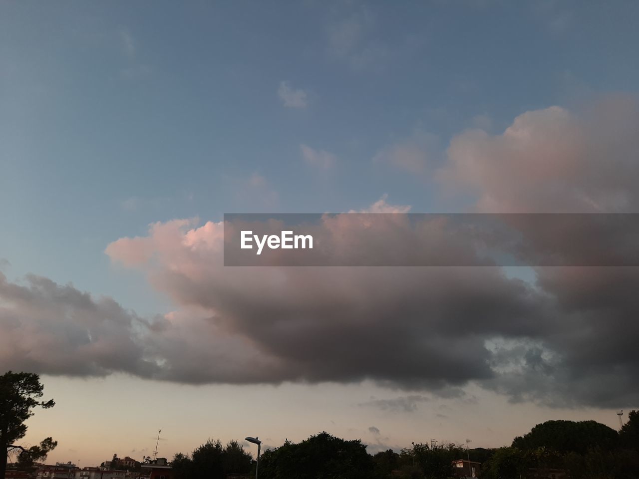 LOW ANGLE VIEW OF CLOUDY SKY