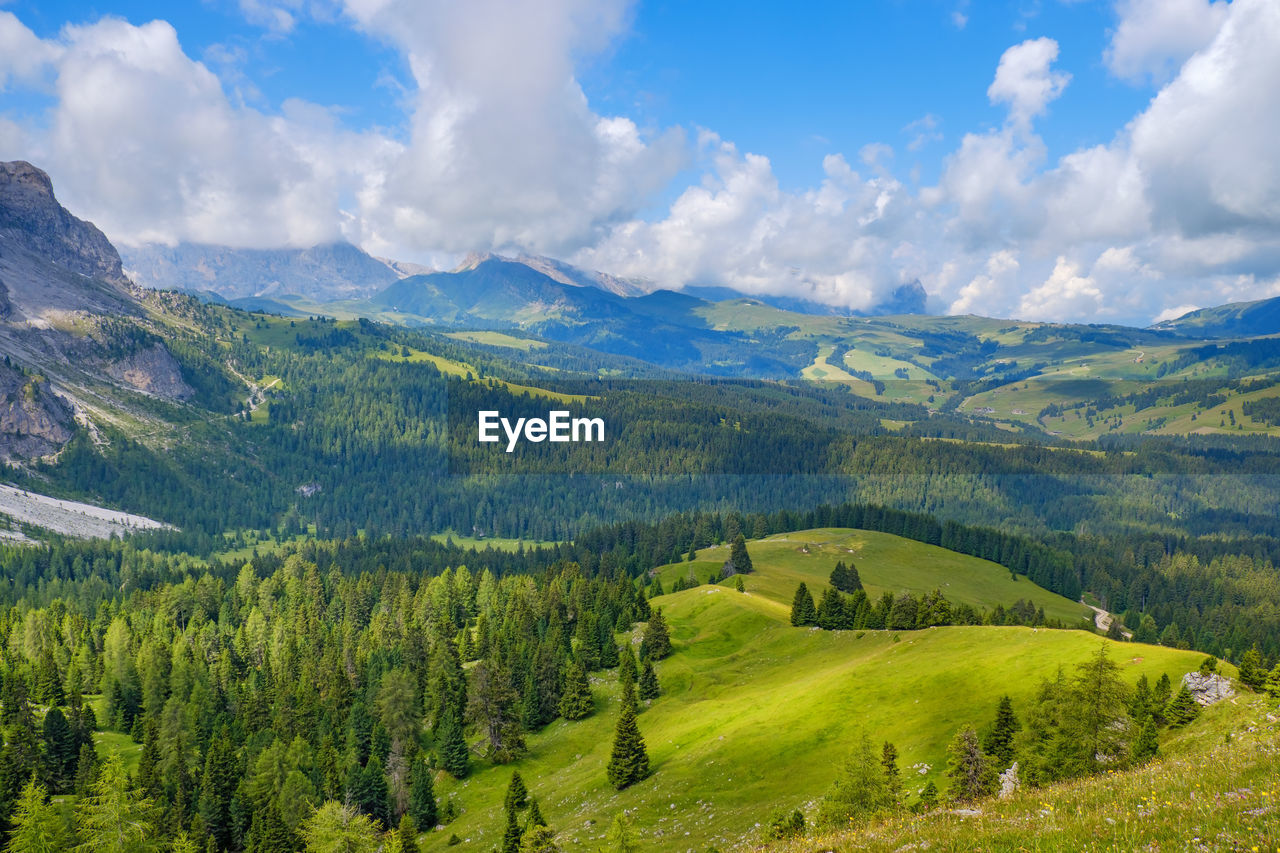 Beautiful view of seiser elm plateau in val gardena, italy