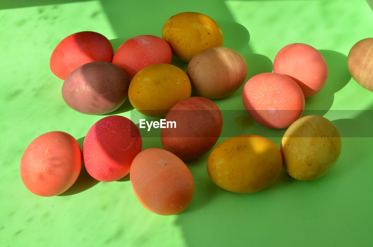 CLOSE-UP OF FRESH GREEN EGGS