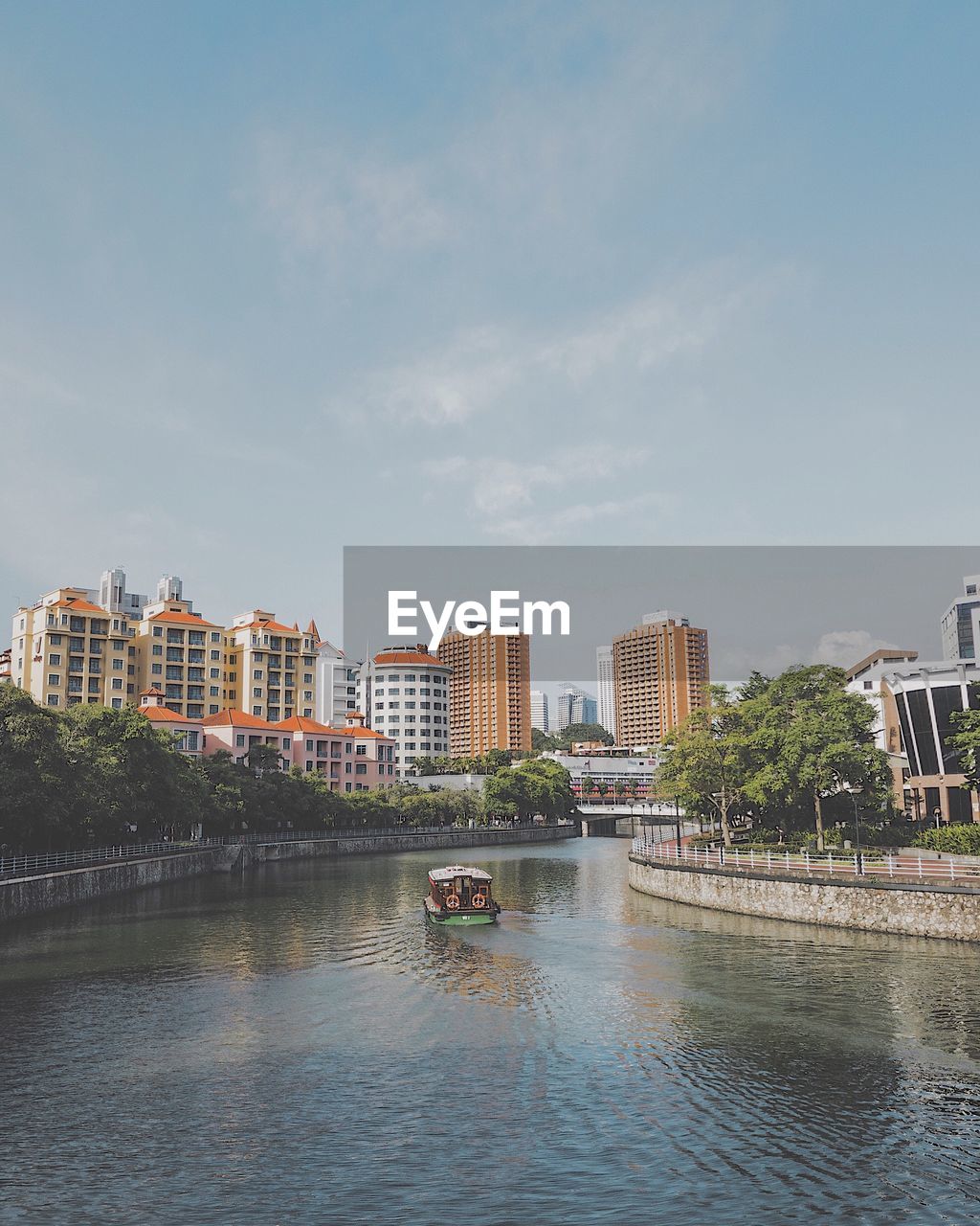 RIVER BY BUILDINGS AGAINST SKY