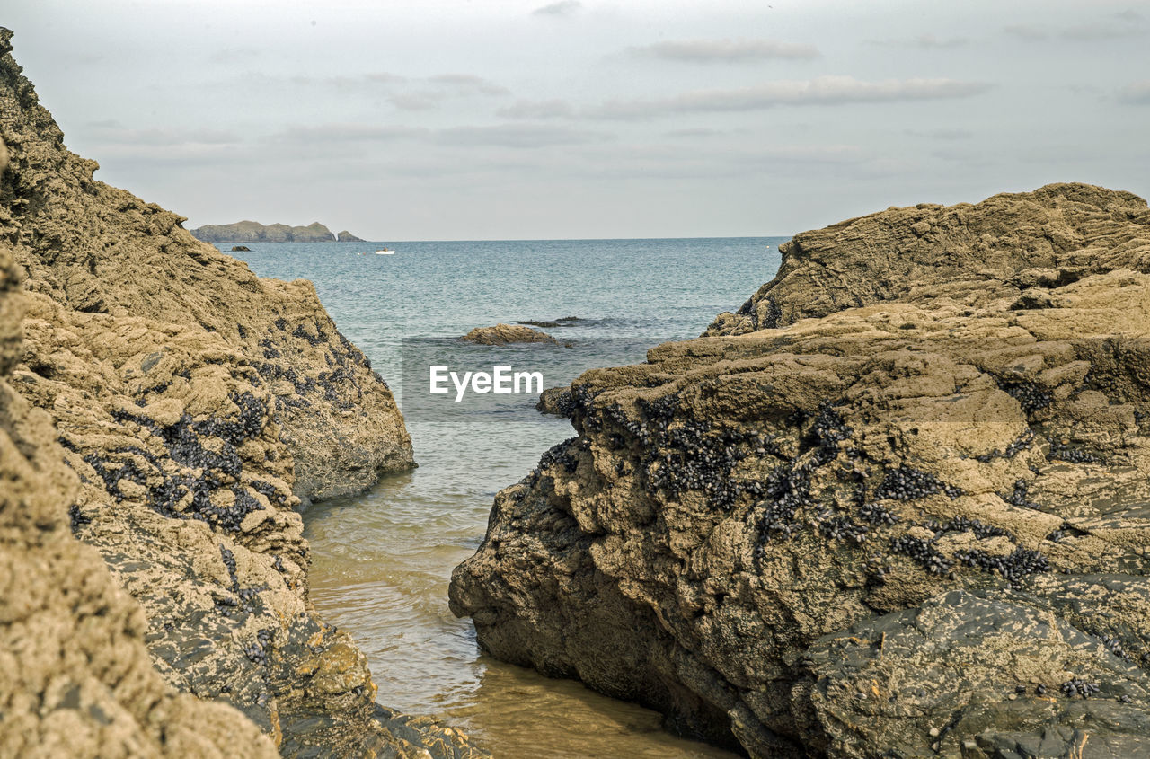 PANORAMIC VIEW OF SEA AGAINST SKY