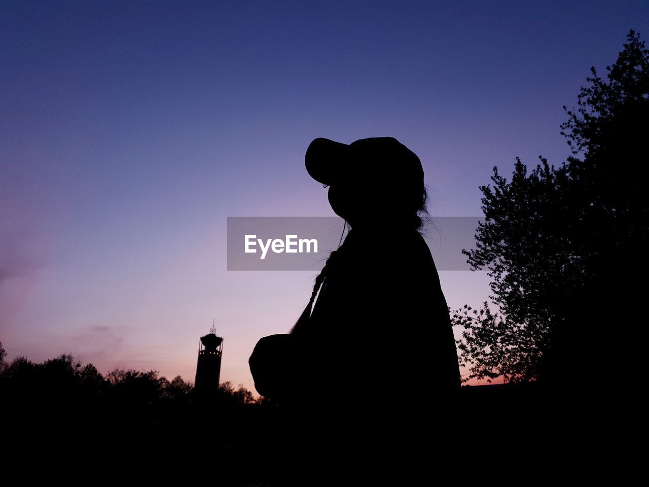 SILHOUETTE WOMAN STANDING BY TREE AGAINST SKY