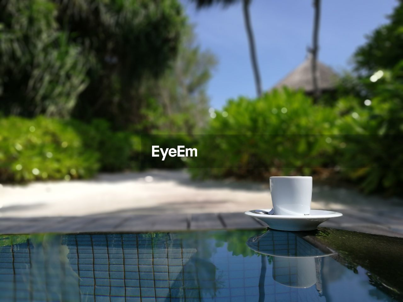 Espresso in pool