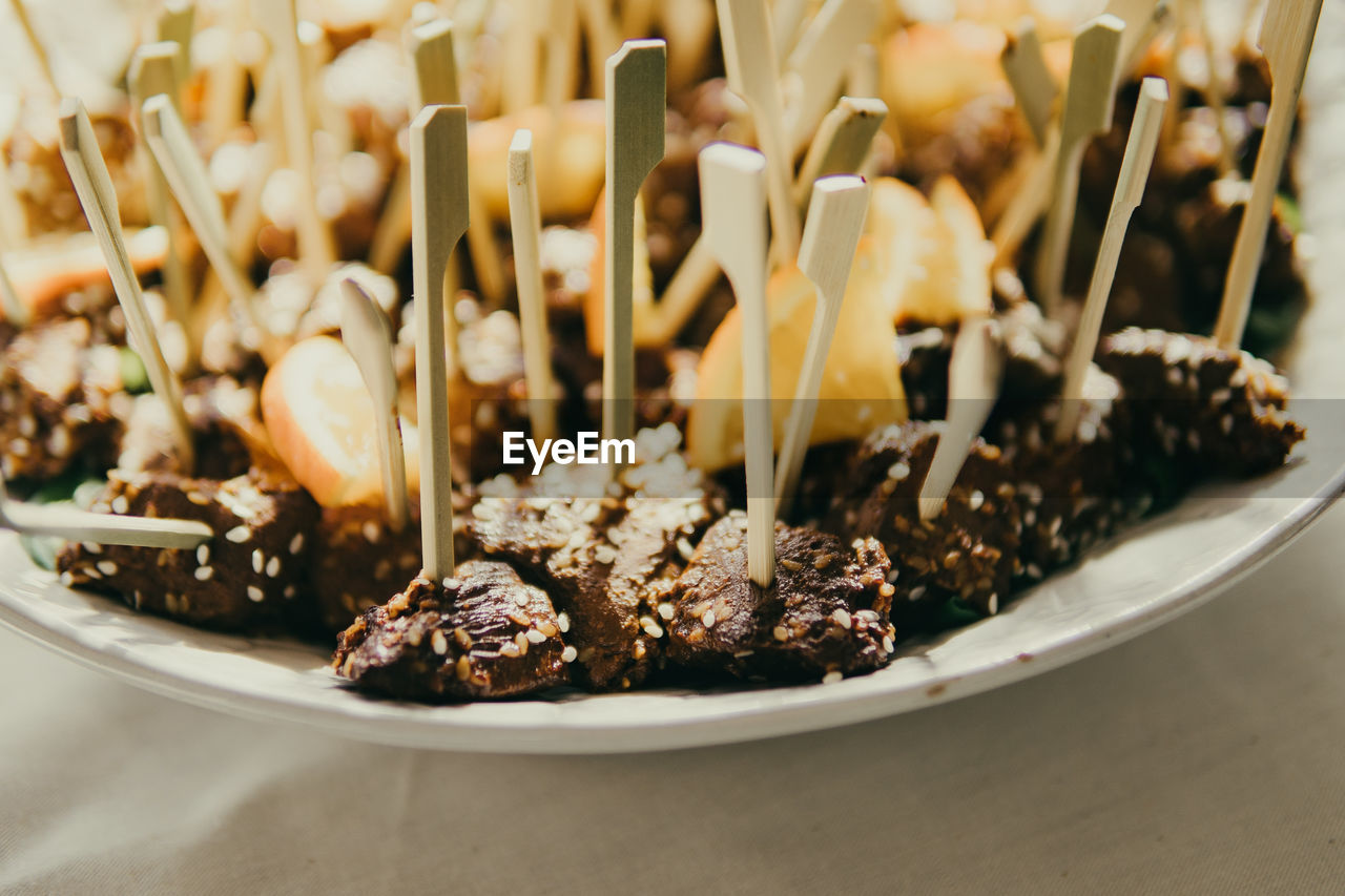 Close-up of beef teriaki in plate on table