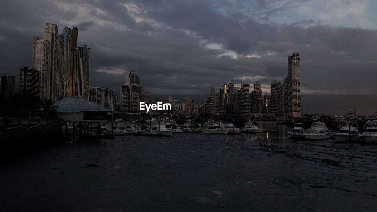 VIEW OF CITY AT WATERFRONT