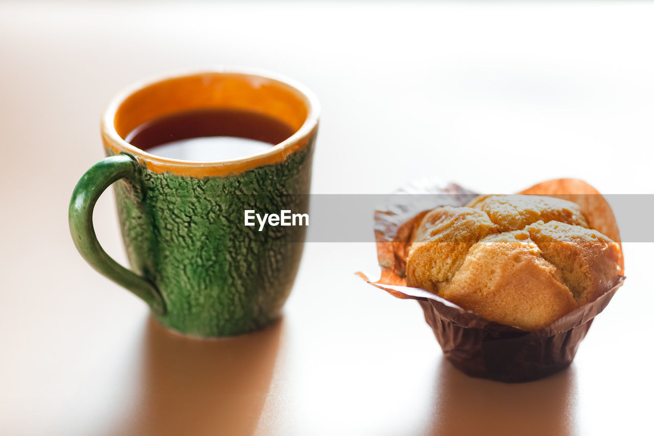 CLOSE-UP OF CUP OF COFFEE WITH TEA