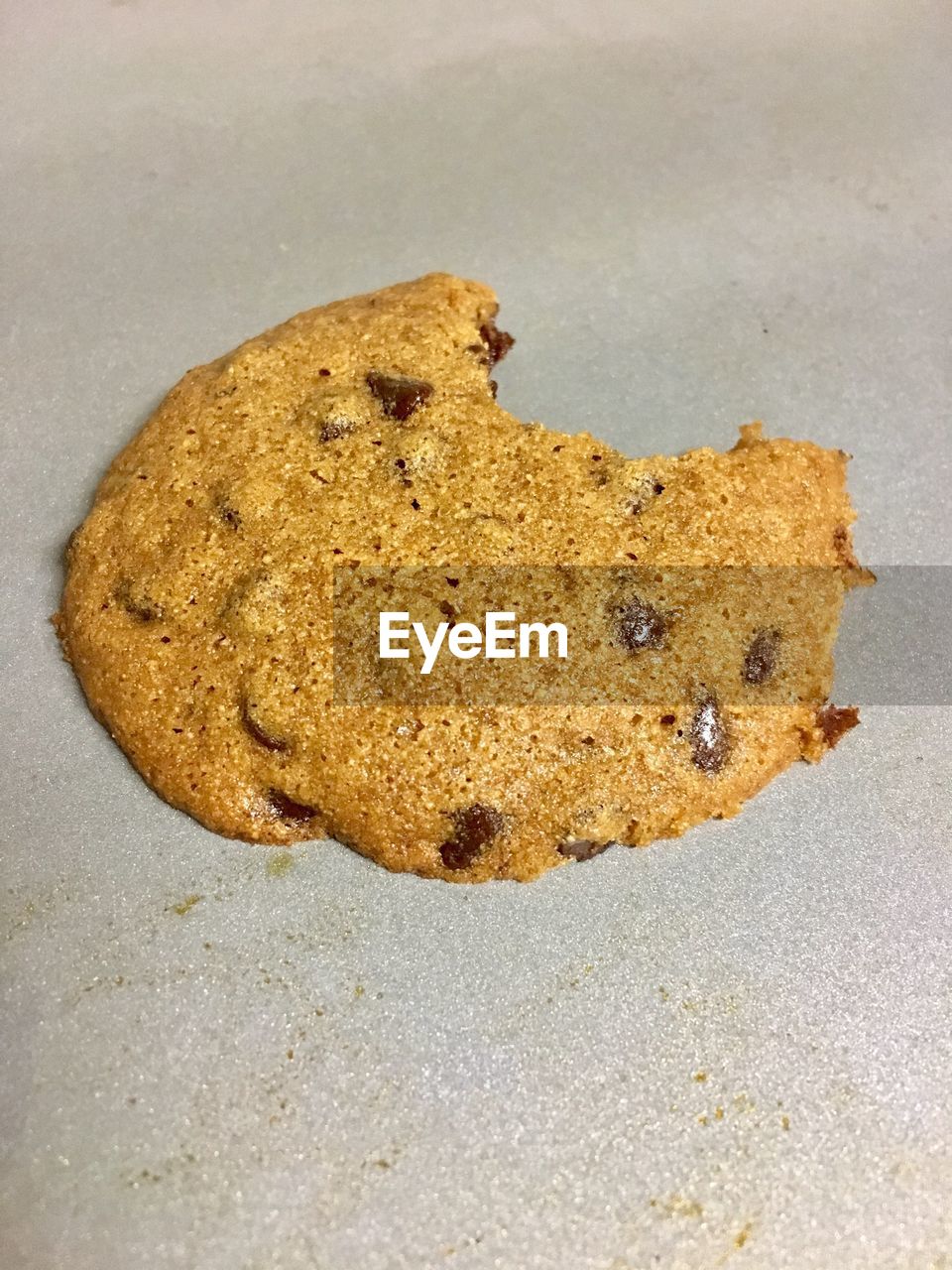 CLOSE-UP OF COOKIES ON WOODEN SURFACE