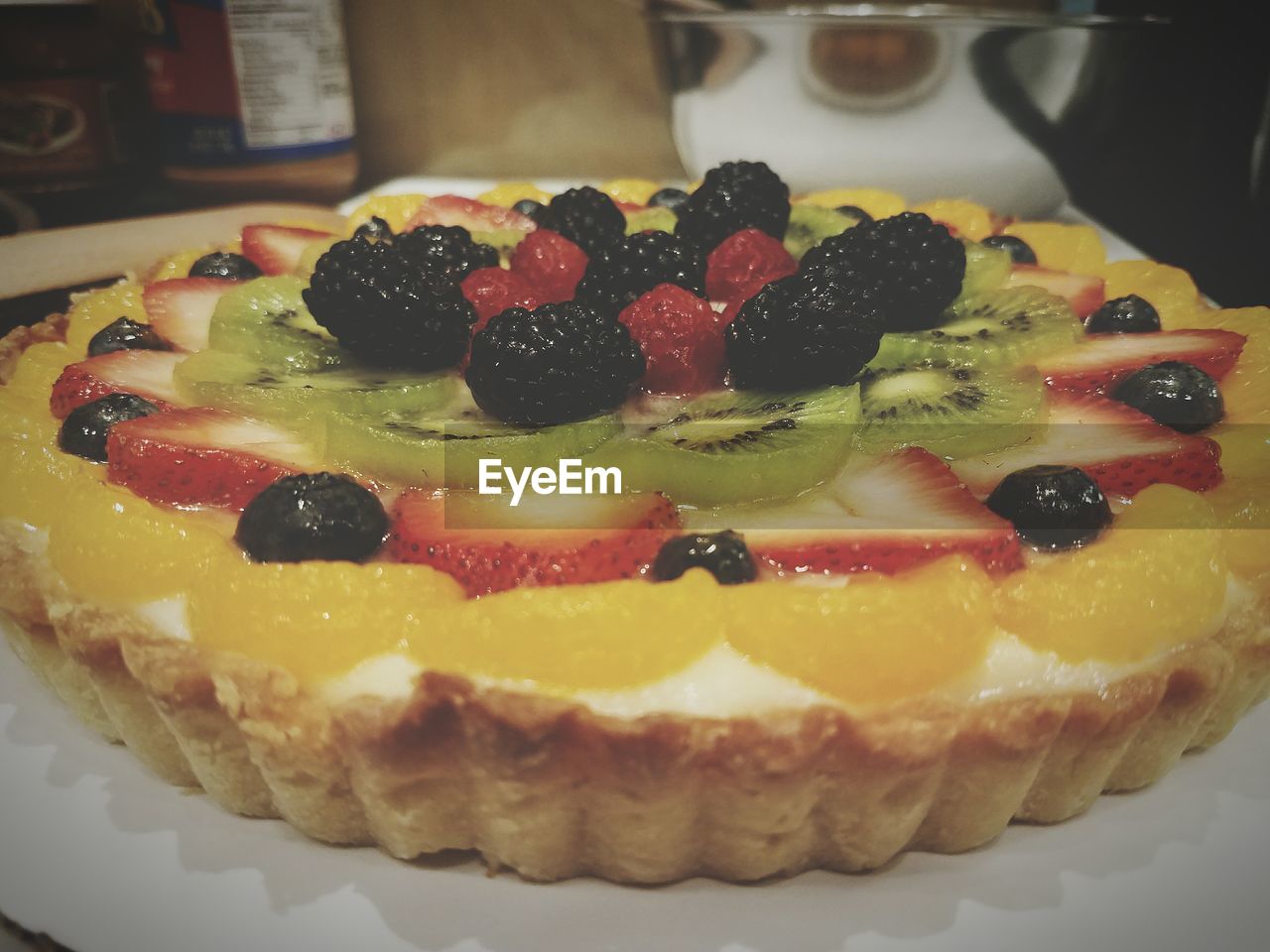 CLOSE-UP OF CAKE SERVED ON PLATE