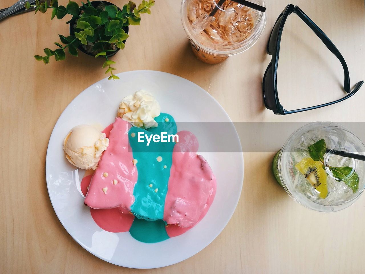 HIGH ANGLE VIEW OF DESSERT ON TABLE