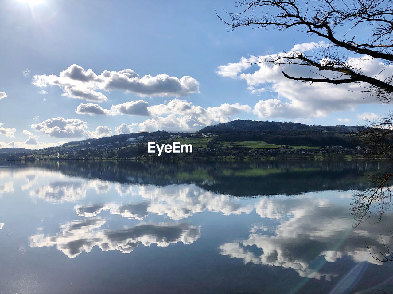 SCENIC VIEW OF LAKE BY MOUNTAINS AGAINST SKY