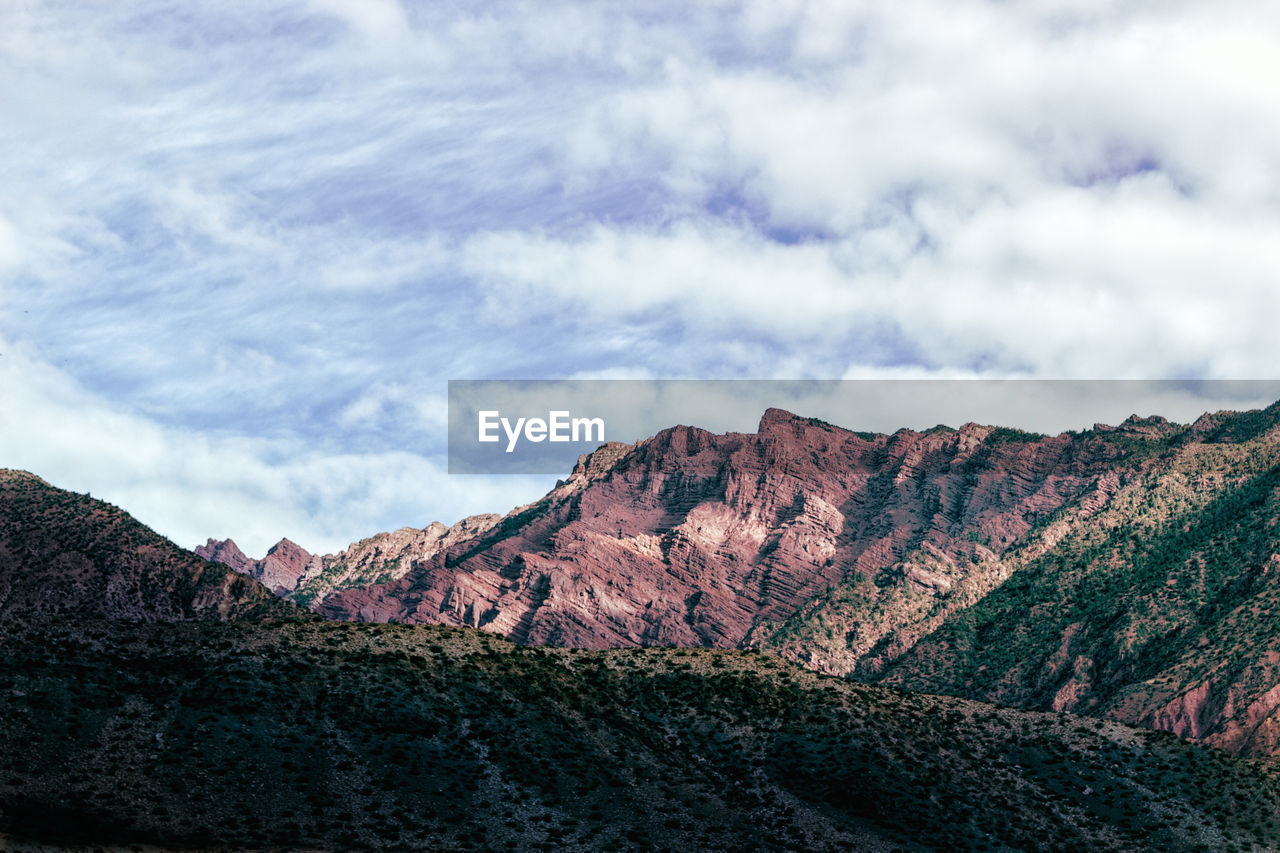 PANORAMIC VIEW OF MOUNTAINS AGAINST SKY