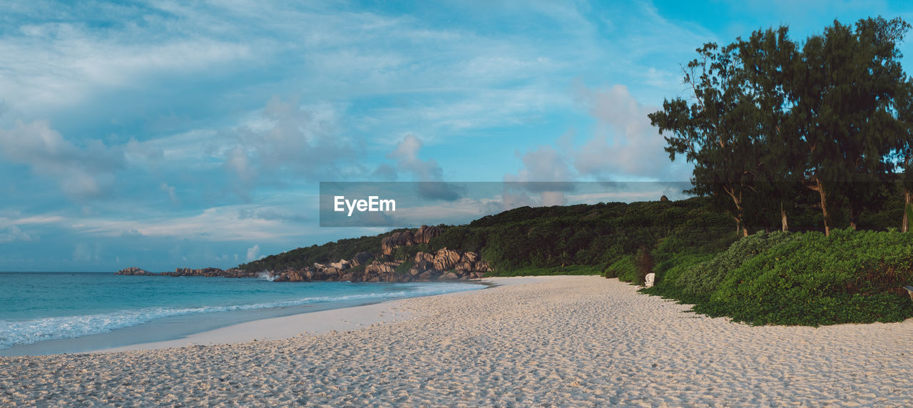 PANORAMIC SHOT OF SEA AGAINST SKY