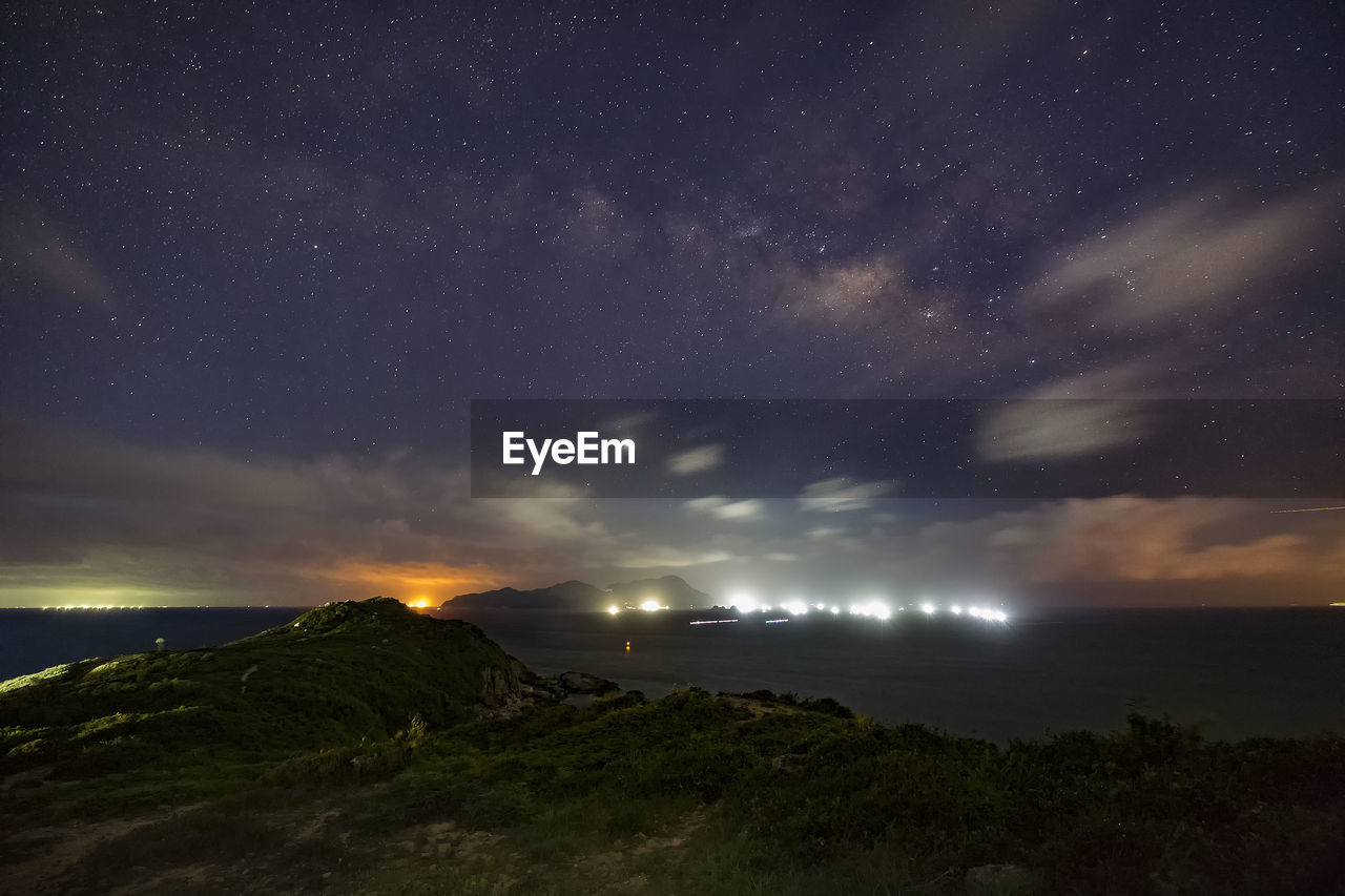 SCENIC VIEW OF ILLUMINATED STAR FIELD AGAINST SKY