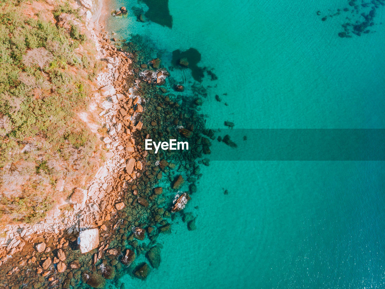 HIGH ANGLE VIEW OF SEA SHORE