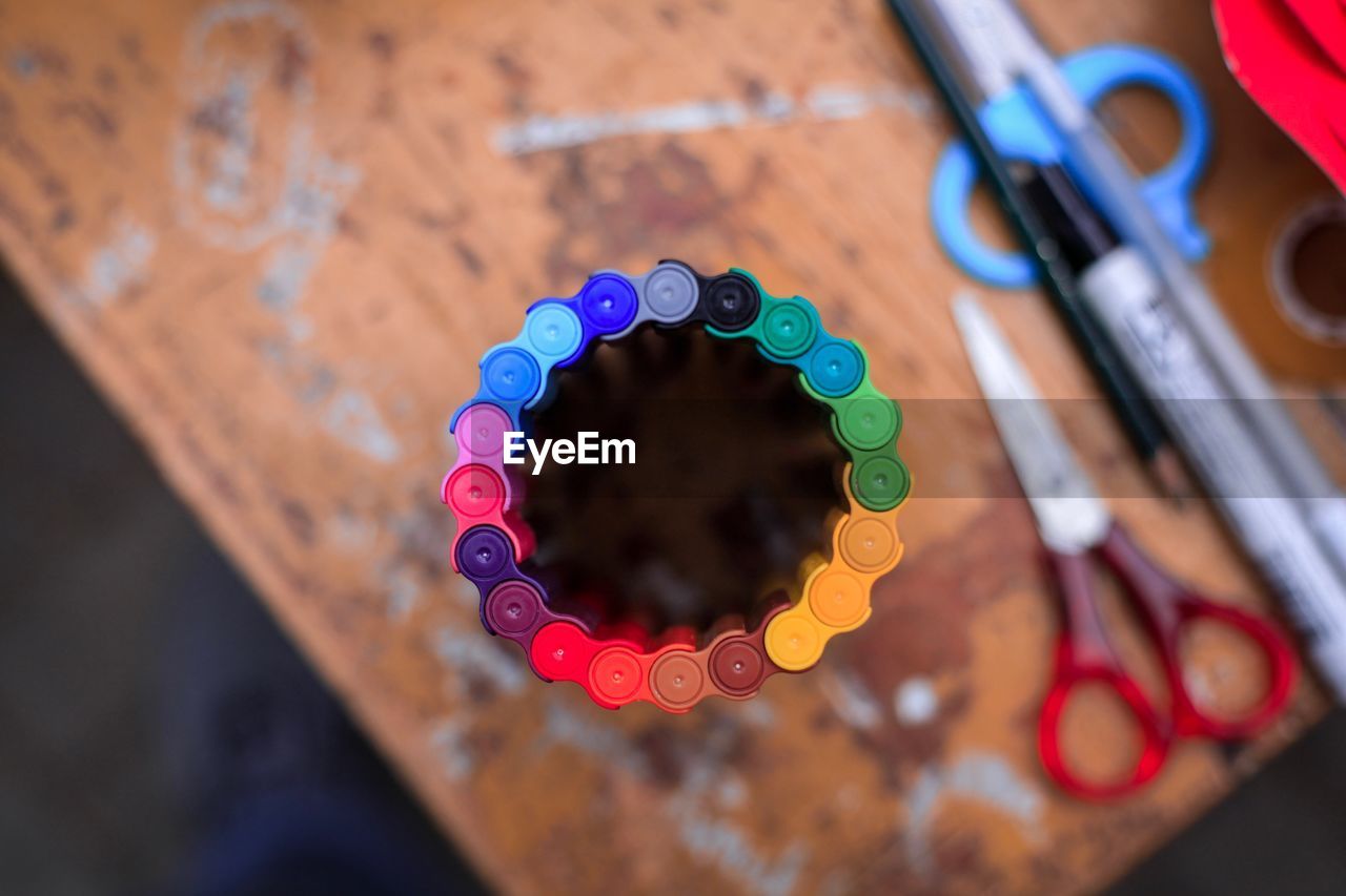 Directly above shot of colorful felt tip pens arranged on table