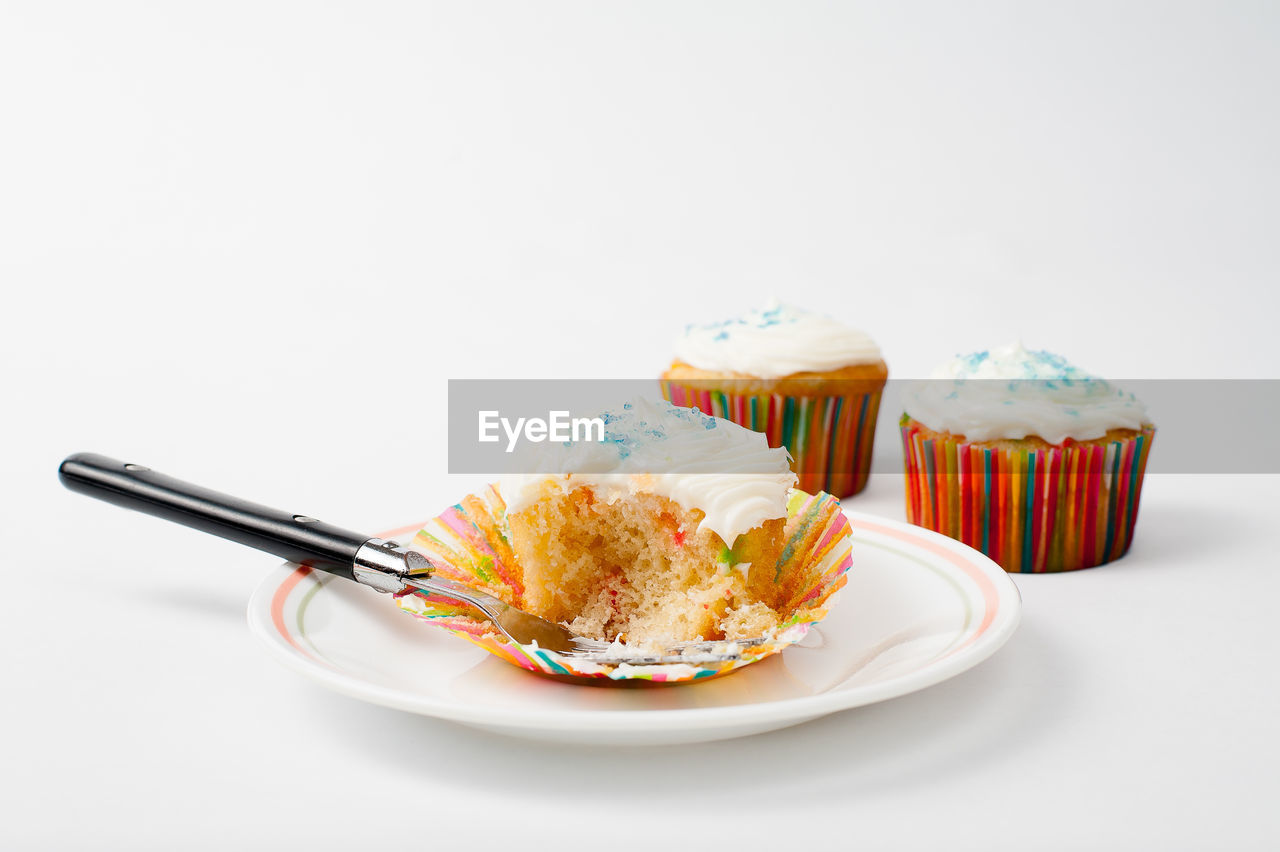 CLOSE-UP OF CUPCAKES ON TABLE