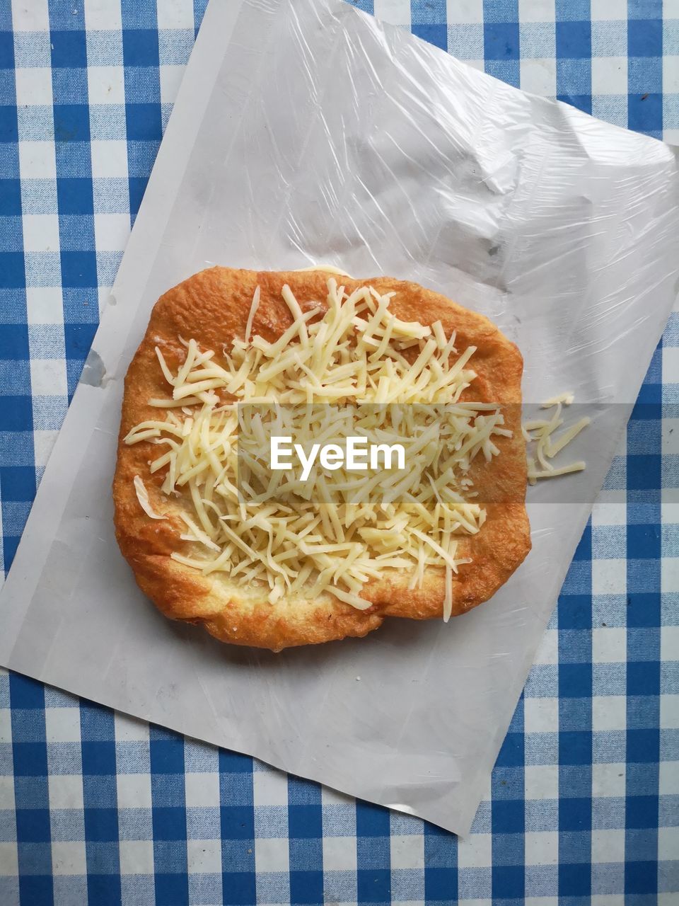 HIGH ANGLE VIEW OF BREAD ON TABLE