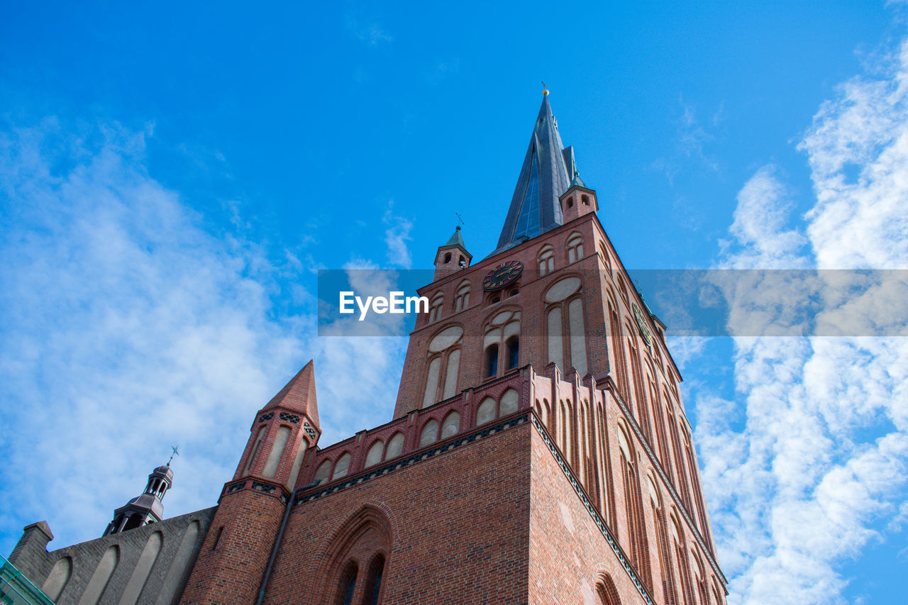 LOW ANGLE VIEW OF BUILDING AGAINST BLUE SKY