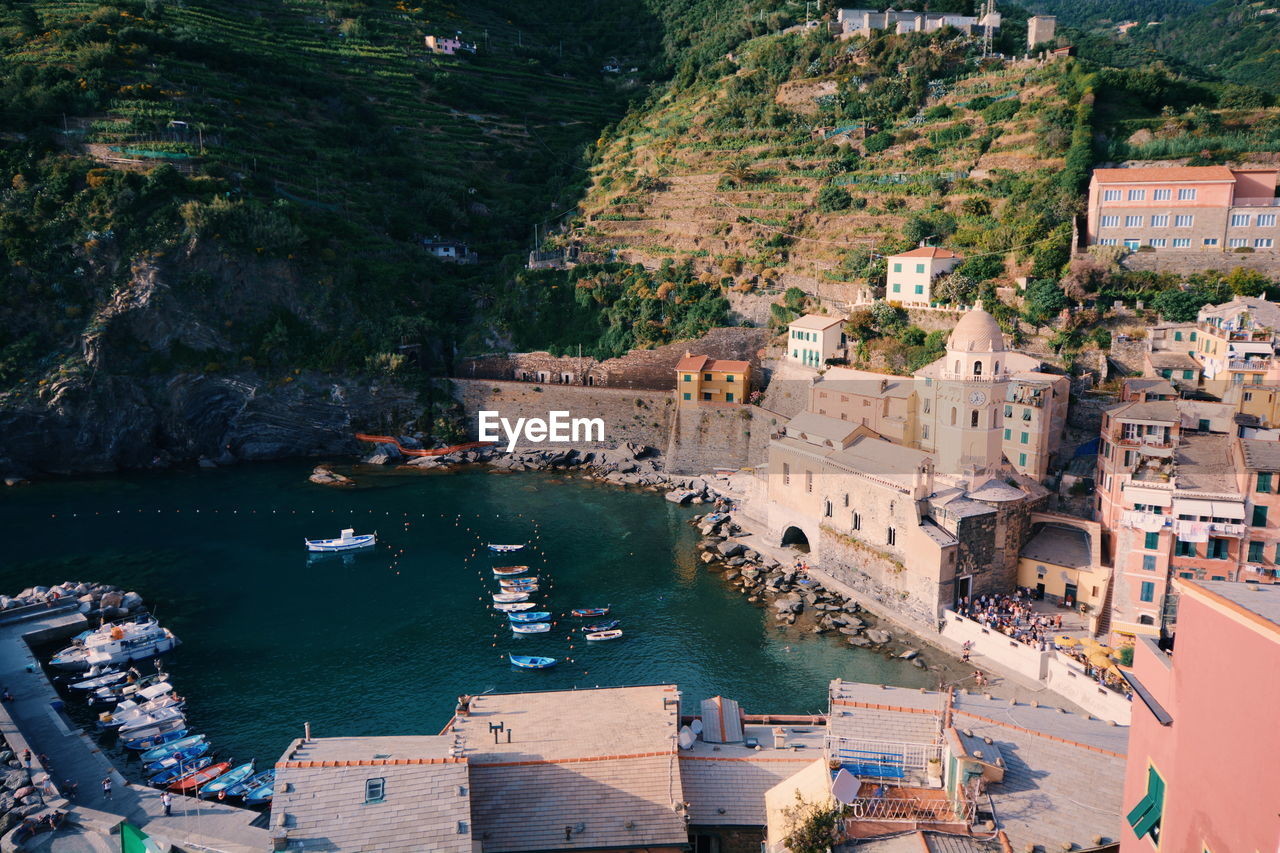 HIGH ANGLE VIEW OF BUILDINGS BY RIVER