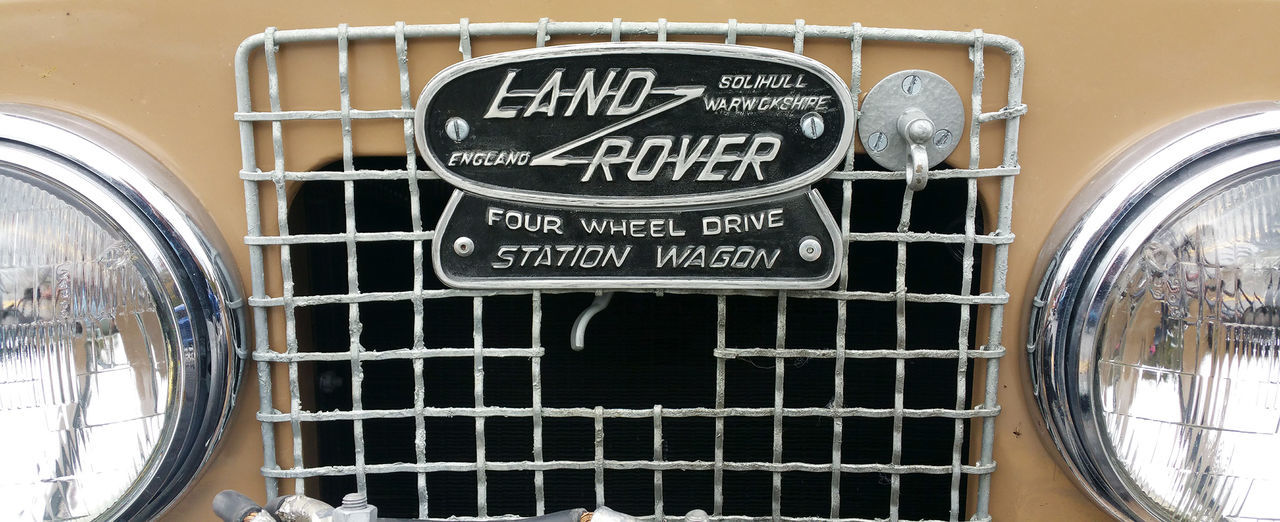 CLOSE-UP OF INFORMATION SIGN ON METAL