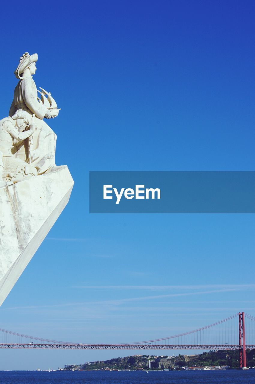 Low angle view of padrao dos descobrimentos against sky