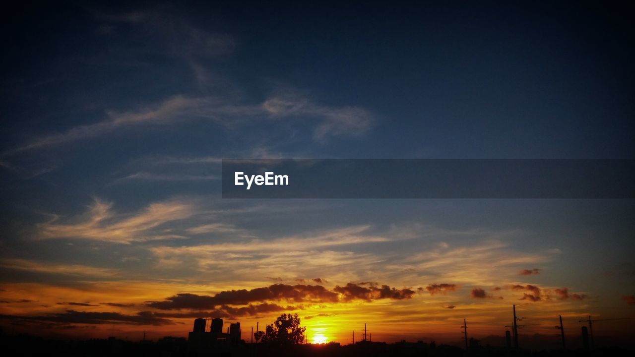 SCENIC VIEW OF SKY AT NIGHT