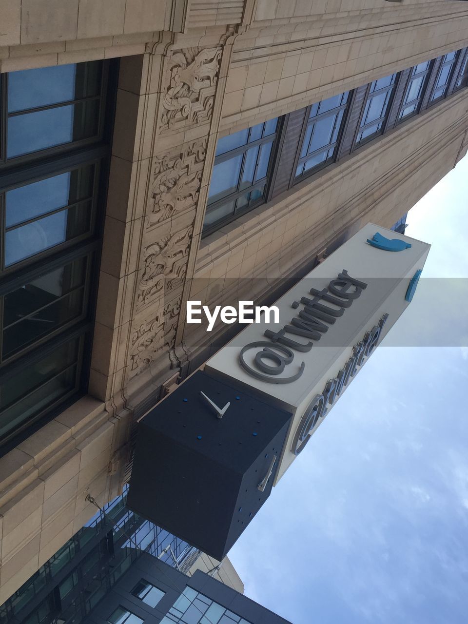 LOW ANGLE VIEW OF BUILDINGS IN CITY