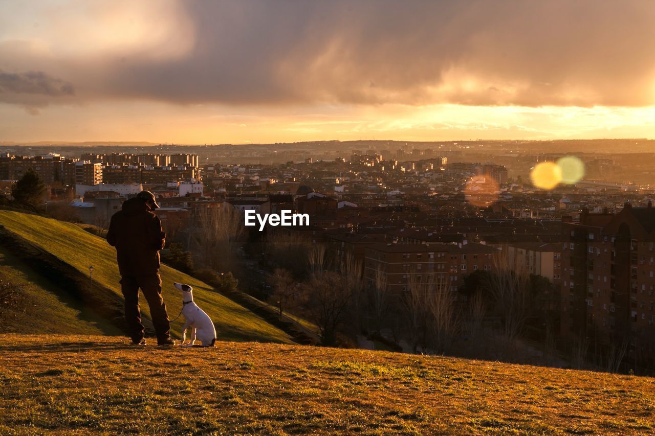 SCENIC VIEW OF CITYSCAPE AT SUNSET