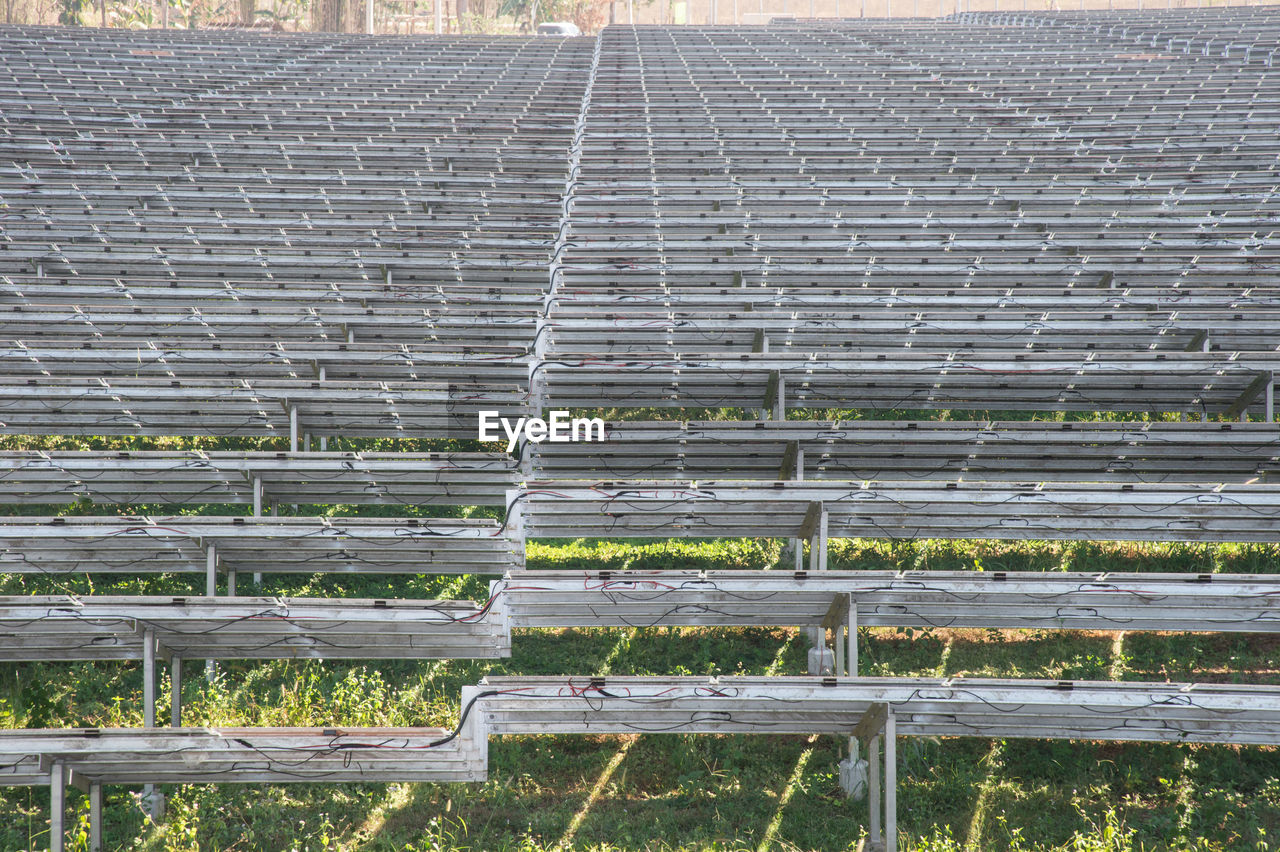 HIGH ANGLE VIEW OF SHOPPING CART ON FARM