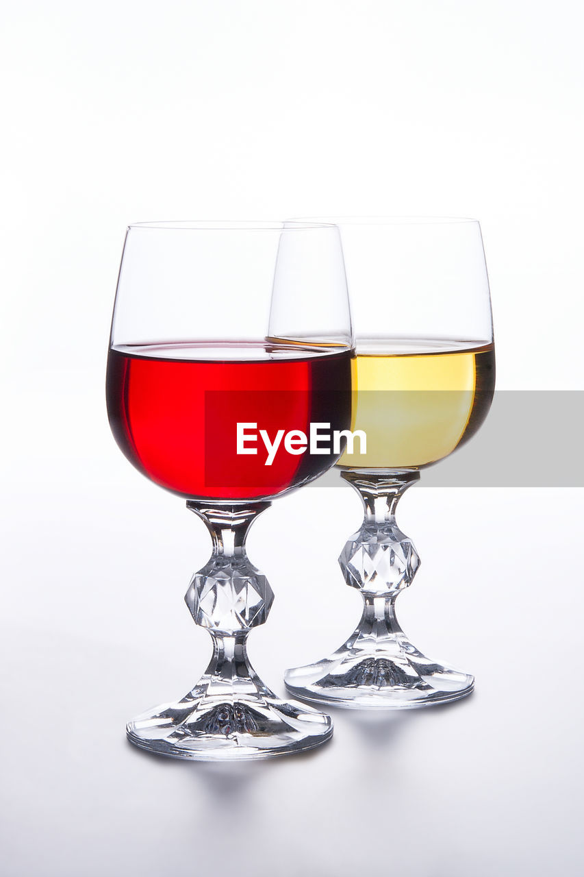 CLOSE-UP OF WINE AGAINST WHITE BACKGROUND