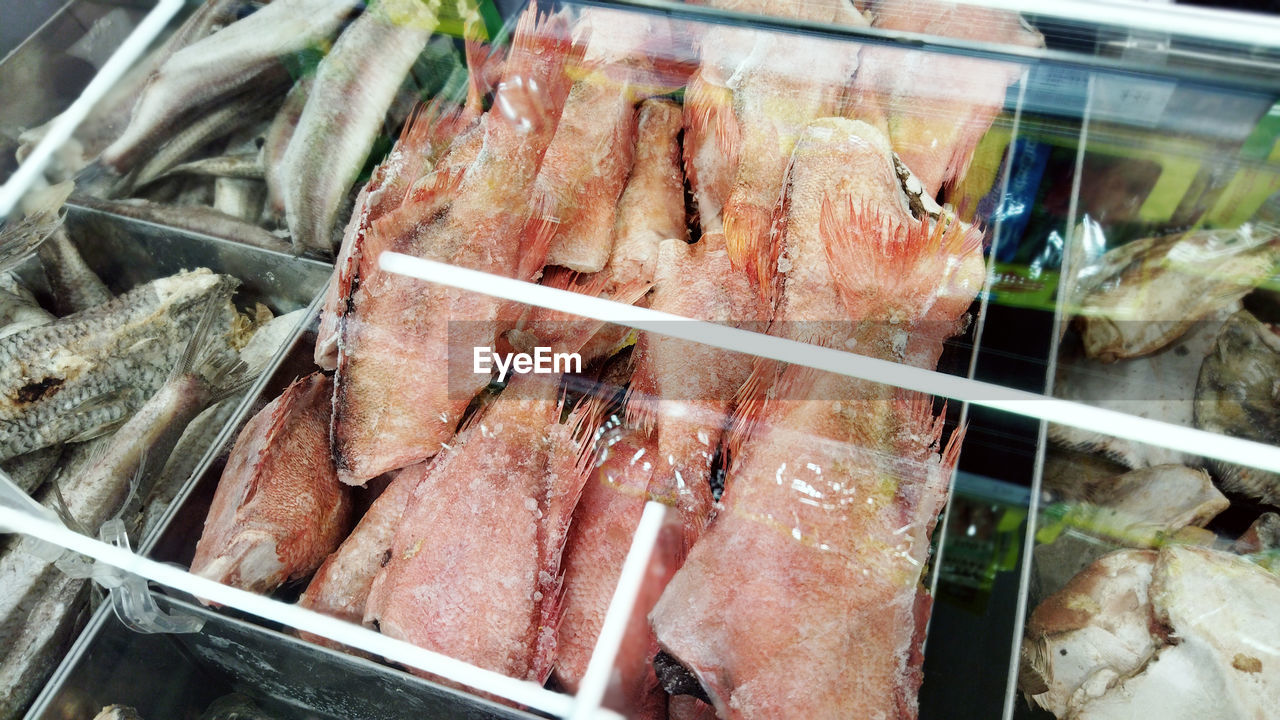 CLOSE-UP OF FISH FOR SALE AT MARKET