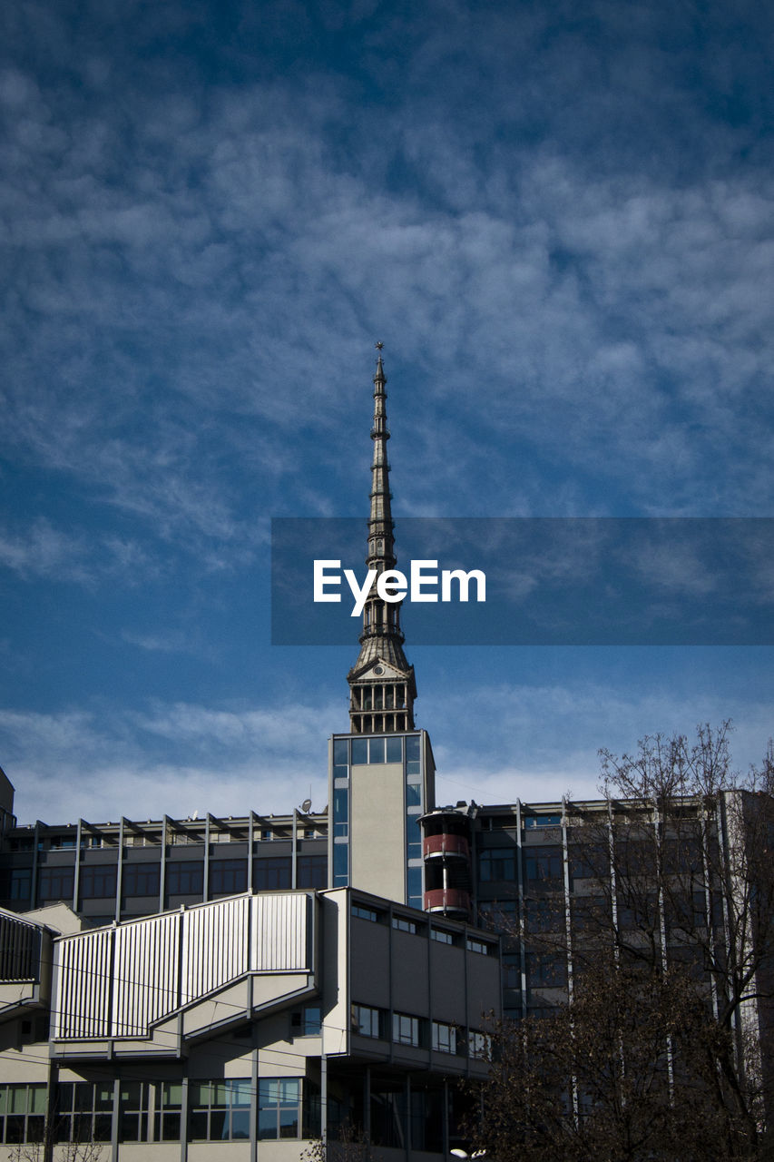 VIEW OF BUILDINGS IN CITY