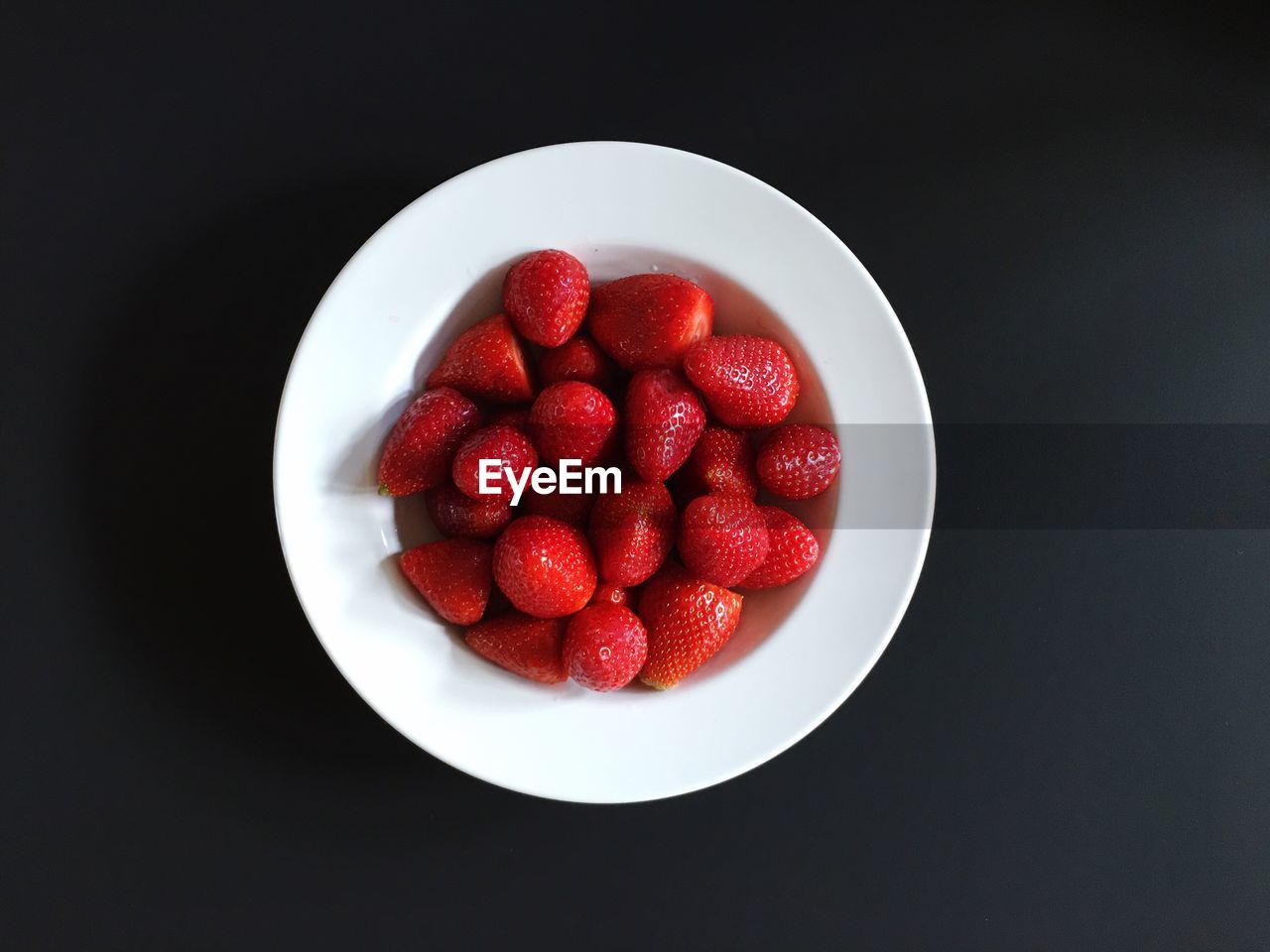 CLOSE-UP OF STRAWBERRIES