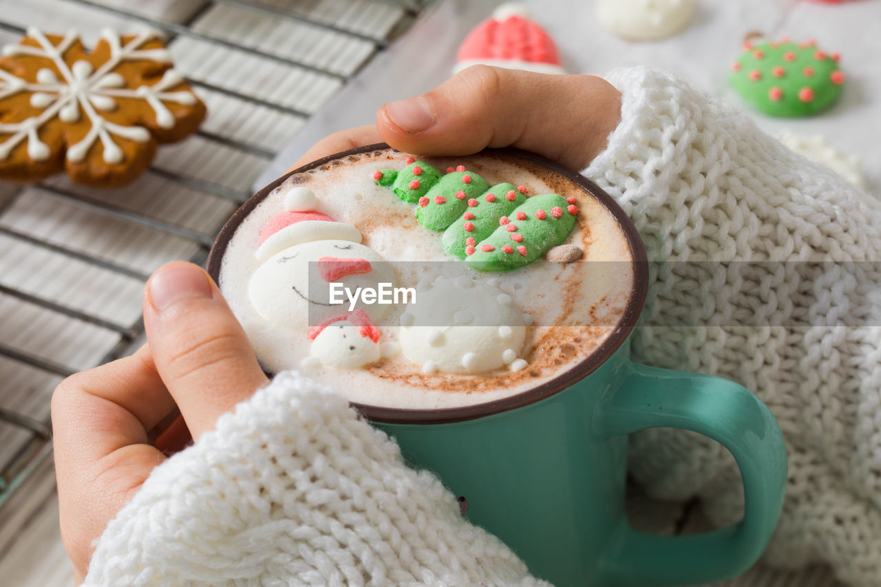 close-up of hand holding coffee