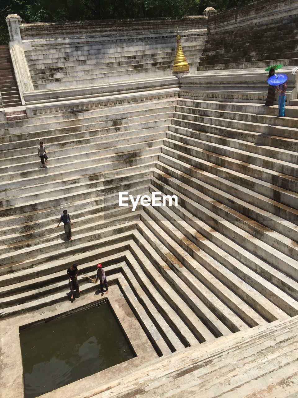 HIGH ANGLE VIEW OF PEOPLE AT STAIRCASE