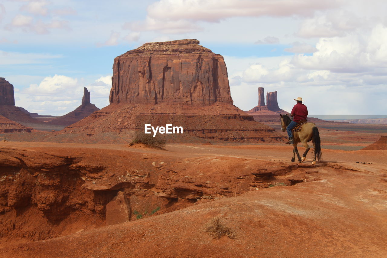 Navajo nation - monument valley park - arizona/utah - usa