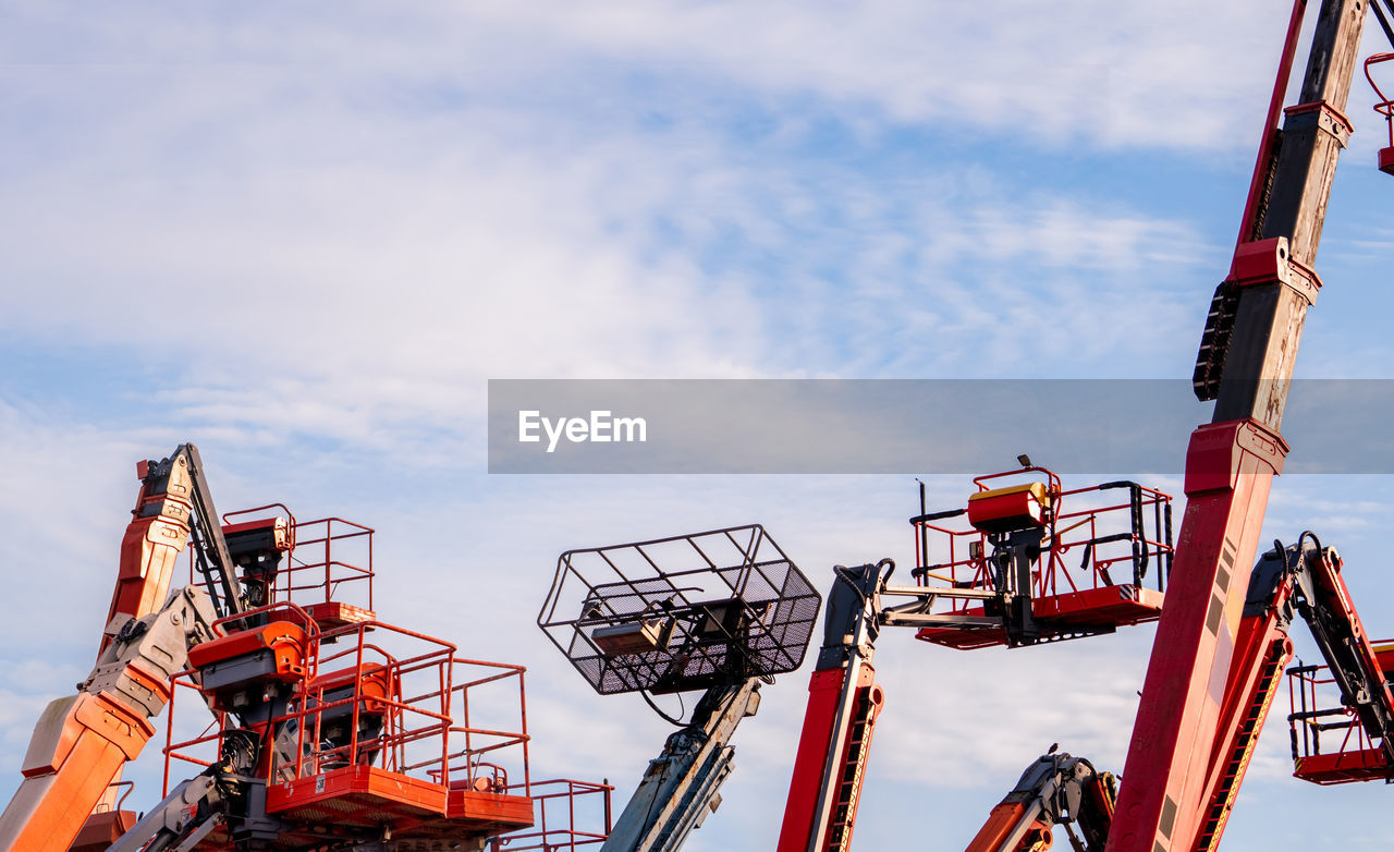 Articulated boom lift. aerial platform lift. telescopic boom lift against blue sky. mobile crane