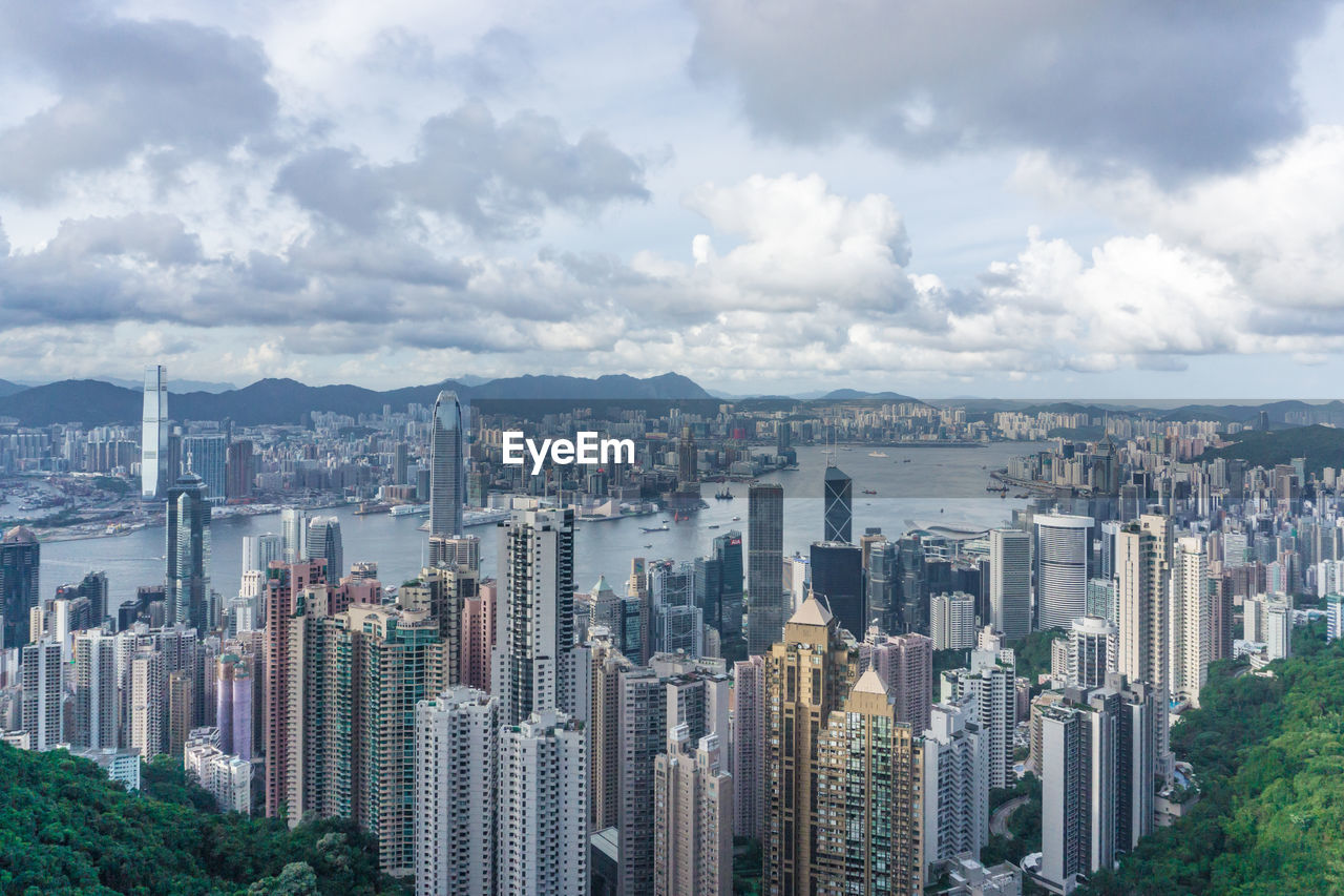 MODERN CITYSCAPE AGAINST CLOUDY SKY