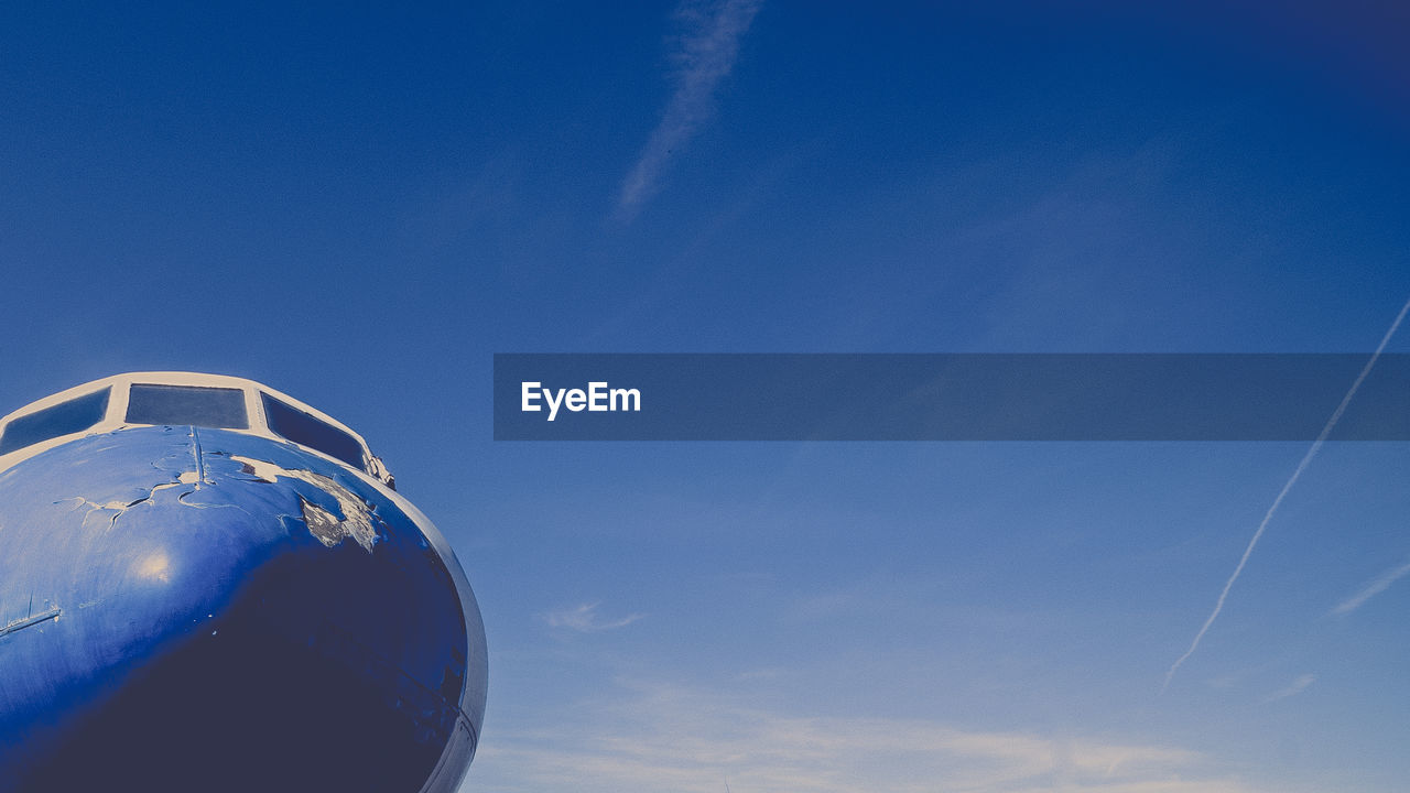 LOW ANGLE VIEW OF AIRPLANE AGAINST SKY