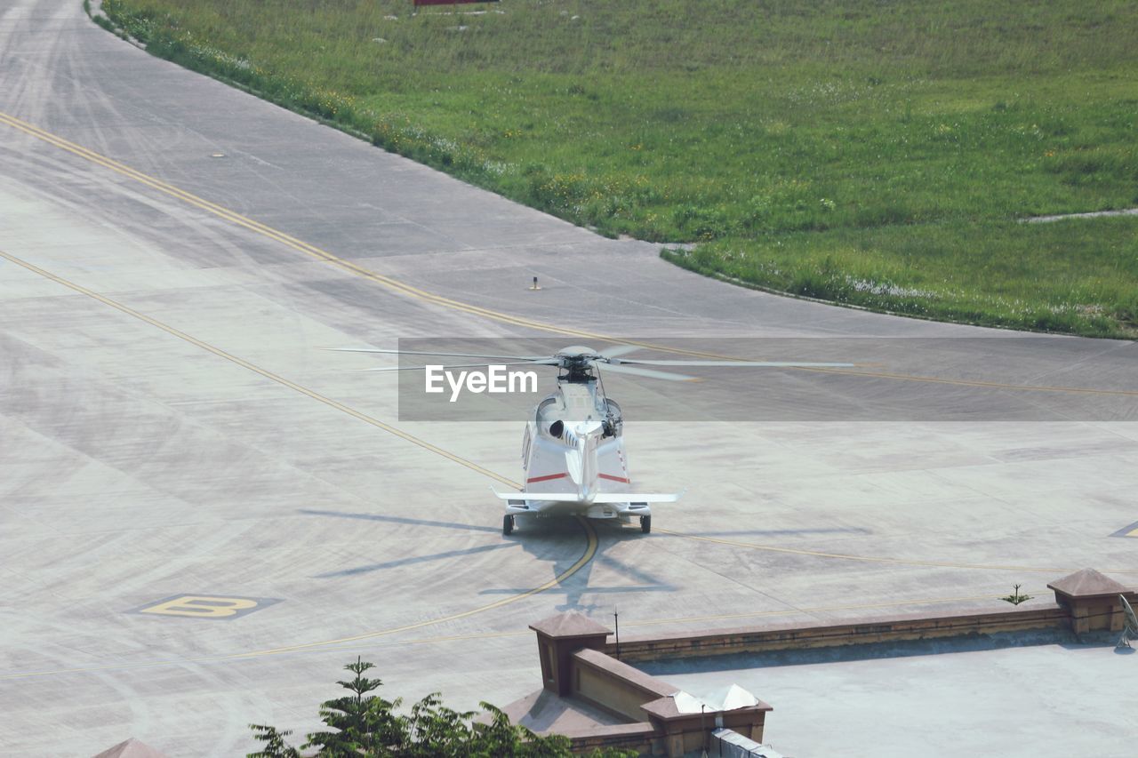 HIGH ANGLE VIEW OF MAN ON AIRPLANE AT AIRPORT