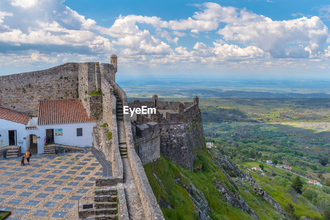 PANORAMIC VIEW OF OLD BUILDING IN CITY