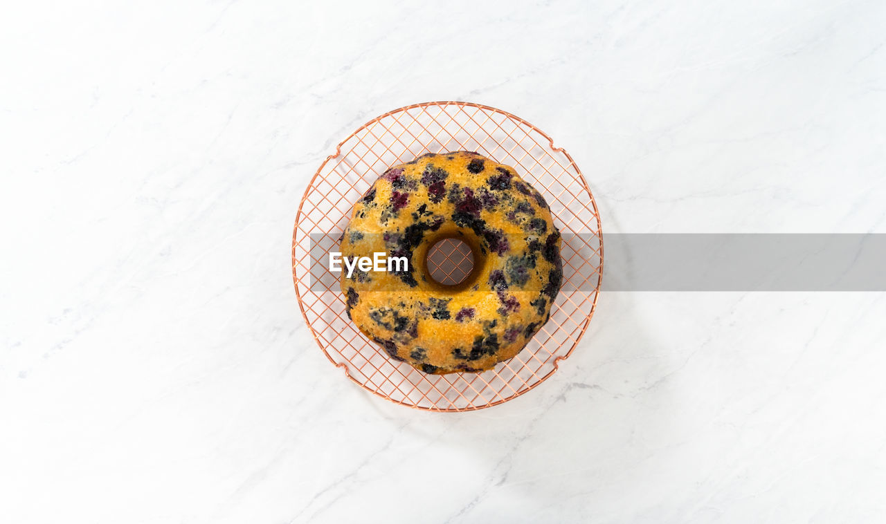 food and drink, yellow, food, circle, healthy eating, no people, freshness, high angle view, indoors, sweet food, copy space, directly above, plate, flower, table, fruit, studio shot, sweet, dessert, wellbeing, geometric shape, baked