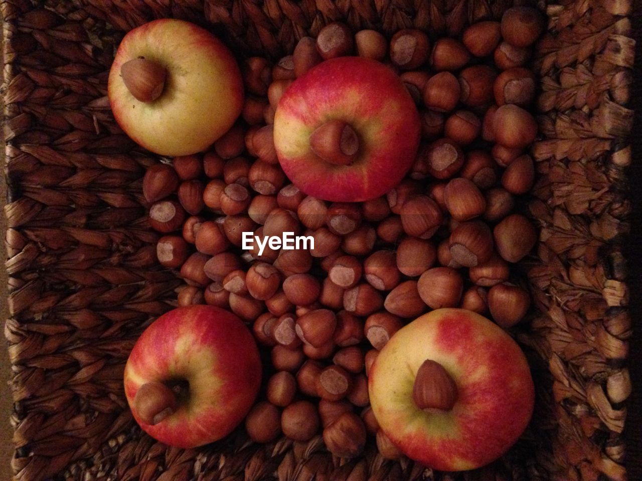 HIGH ANGLE VIEW OF APPLES ON APPLE