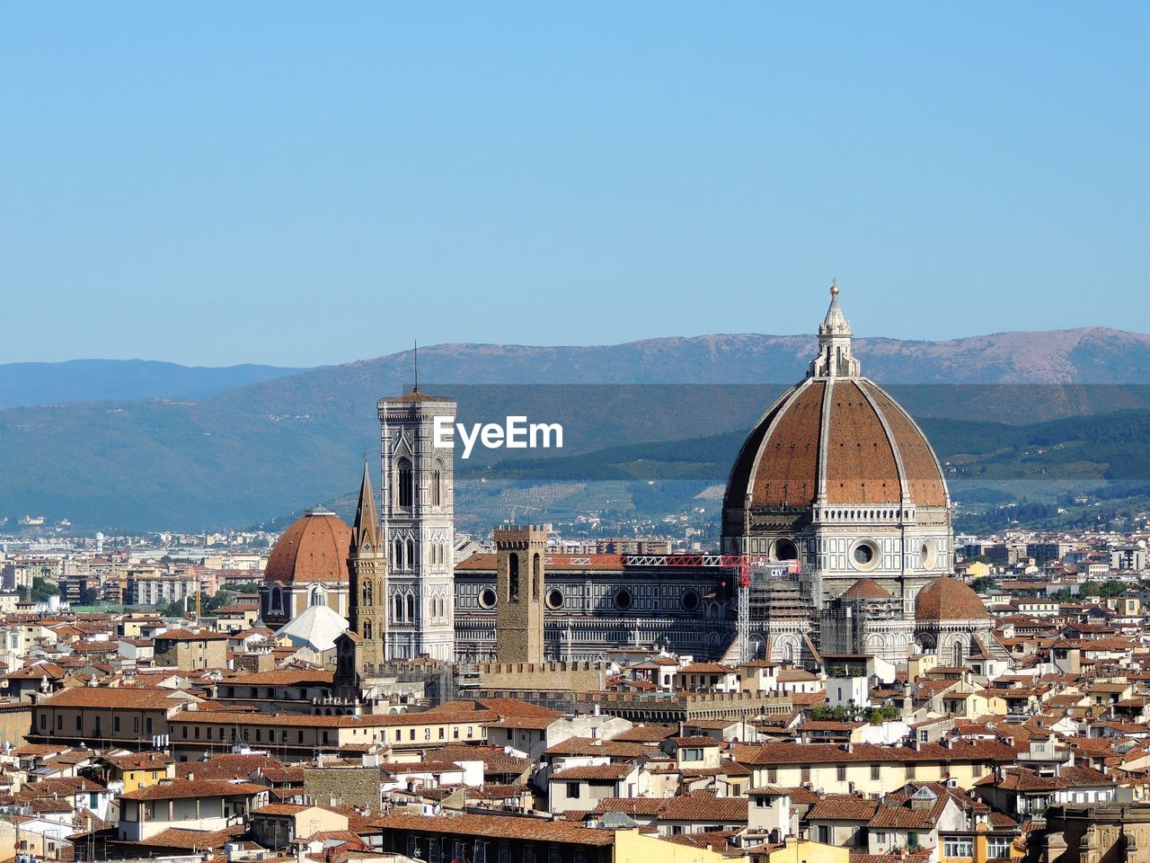 VIEW OF BUILDINGS IN CITY