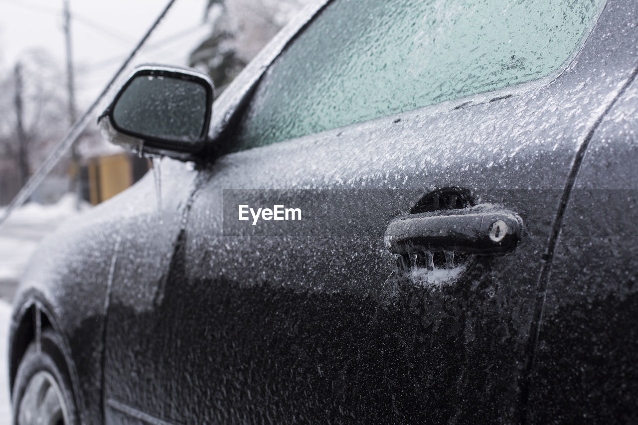 CLOSE-UP OF WET CAR WINDSHIELD