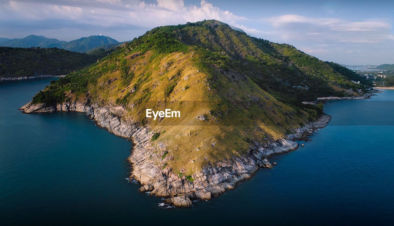 HIGH ANGLE VIEW OF SEA AGAINST SKY