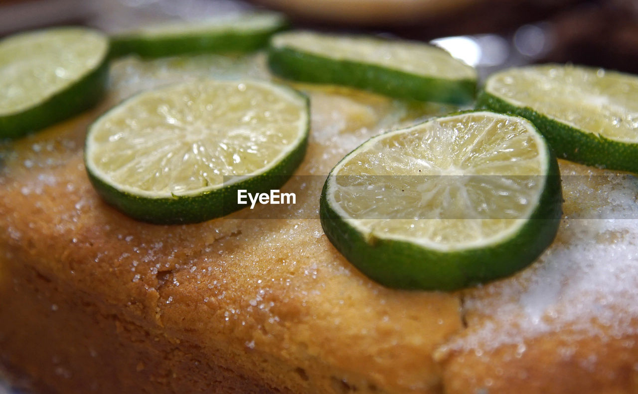 Close-up of lime slices on gin and tonic cake